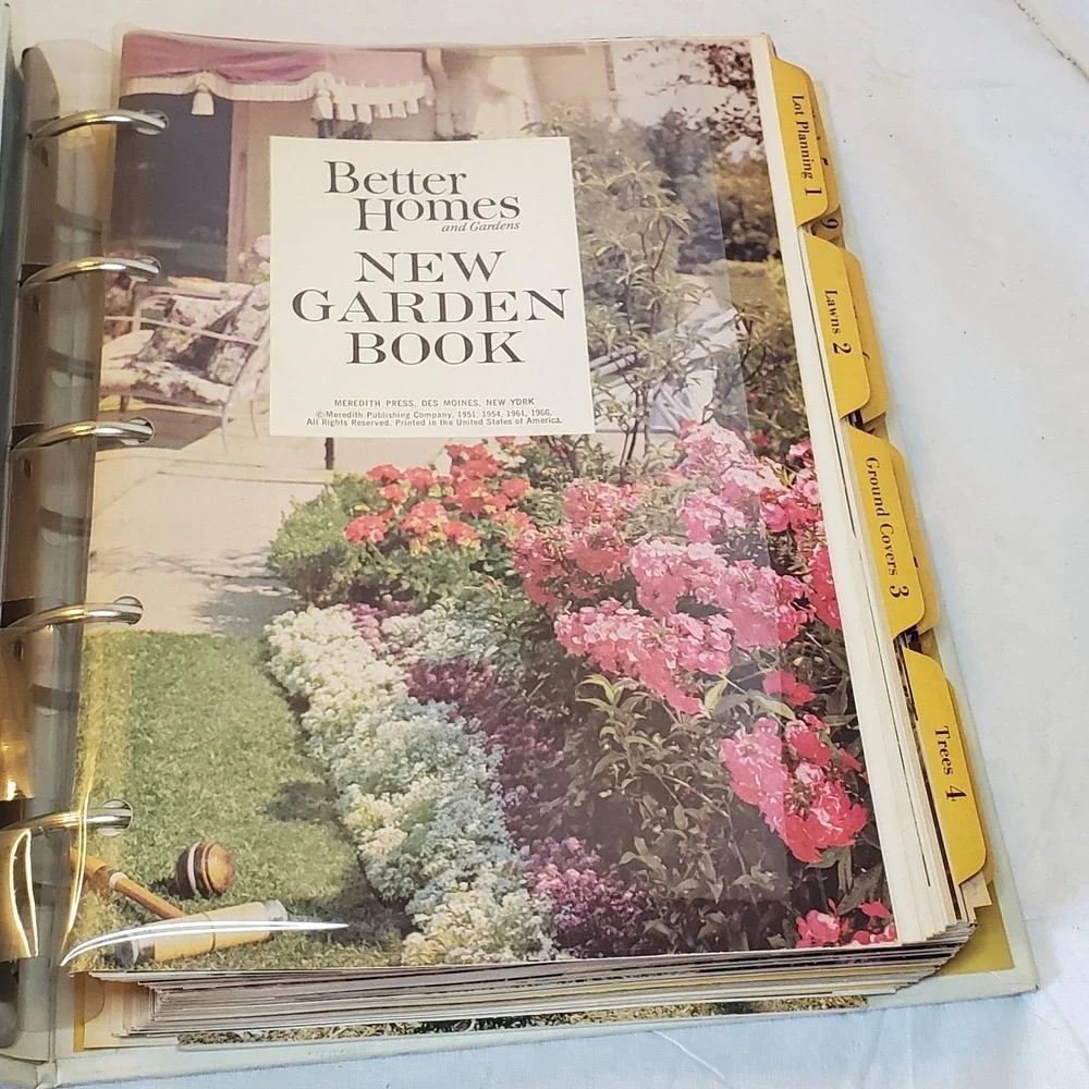 Vintage 1960's Better Homes and Garden NEW GARDEN BOOK Ring Binder
